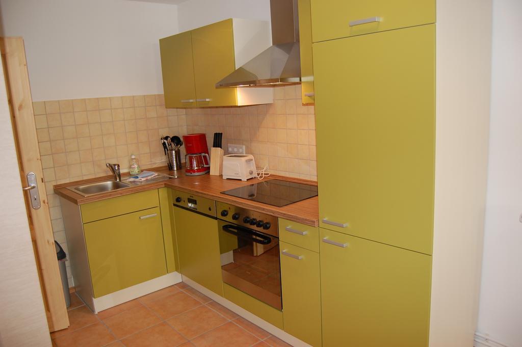 シュトラールズント Zum Goldenen Ankerアパートホテル 部屋 写真